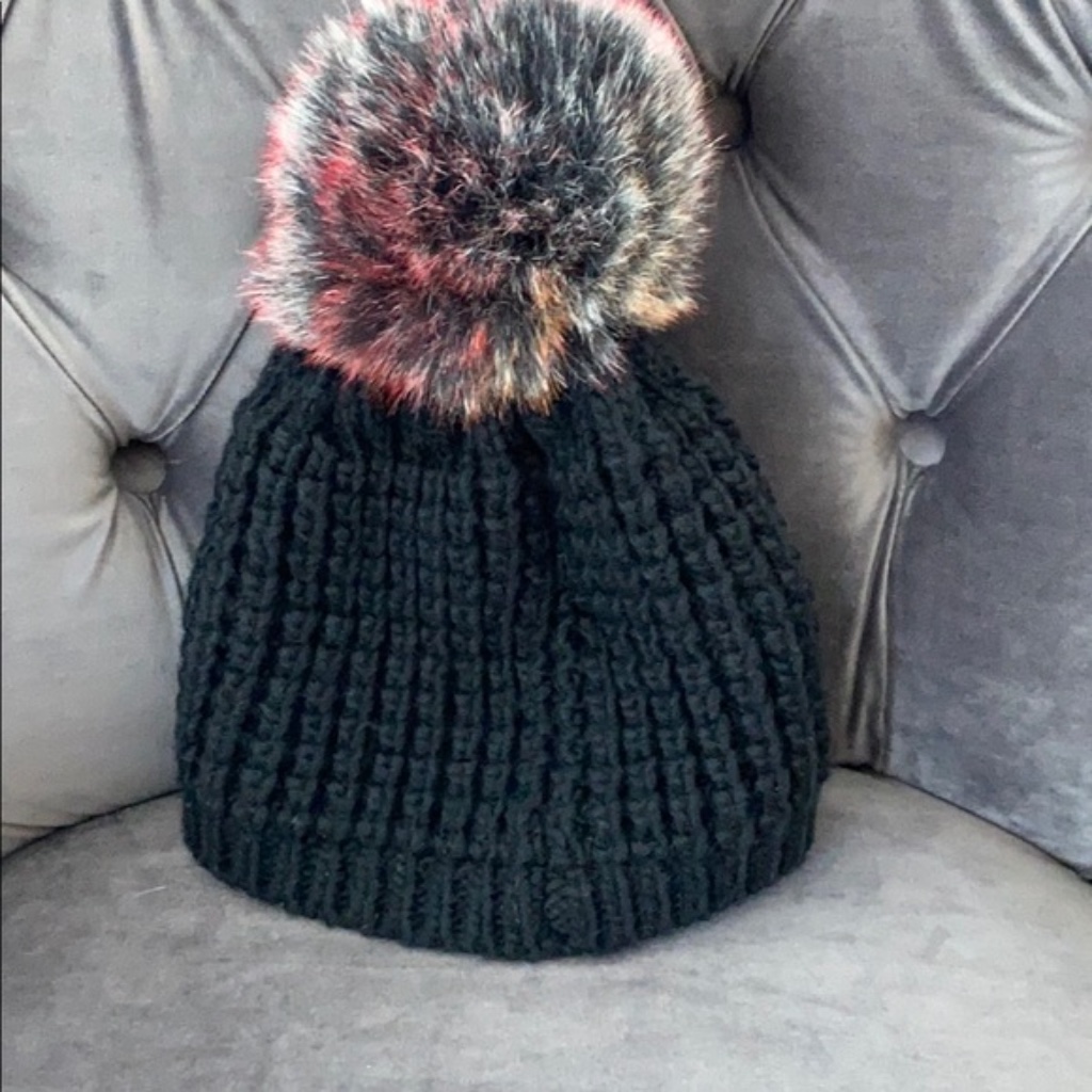 Kyi Kyi Nwt Knitted Faux Fur Pom Pom Hat — image 6 of 7